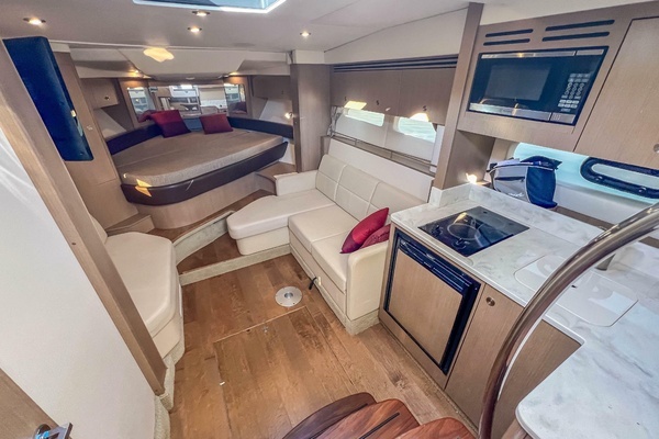 Sea Ray Sundancer 350 Coupe Yacht For Sale