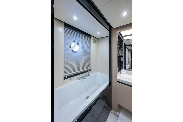 2017 Azimut 80