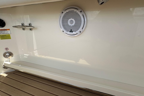 27ft Boston Whaler Yacht For Sale