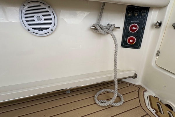 27ft Boston Whaler Yacht For Sale