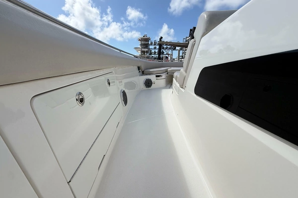 2017 Boston Whaler 42