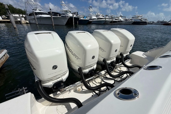 Boston Whaler 420 Outrage Yacht For Sale