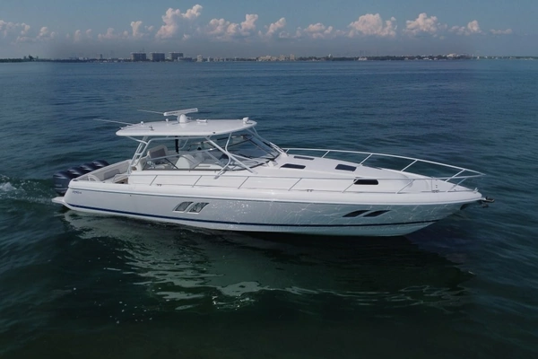 2017 Intrepid 475 Sport Yacht