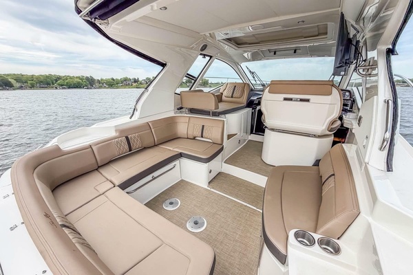 35ft Sea Ray Yacht For Sale