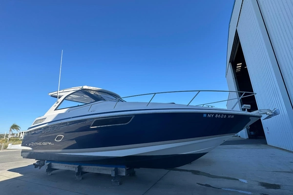 2016 Regal 35