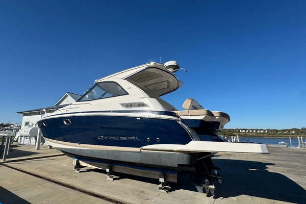 2016 Regal 35