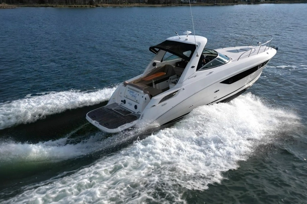 Photo of the 2016 Sea Ray Sundancer 310