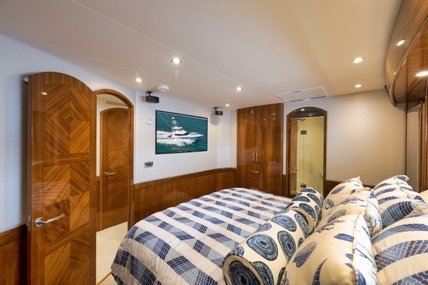 Hatteras GT70 Yacht For Sale