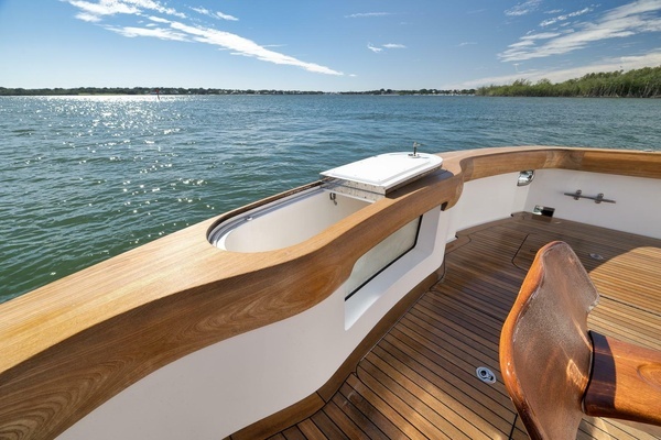 Hatteras GT70 Yacht For Sale
