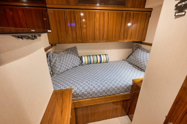 2015 Hatteras 70
