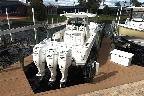 2014 Boston Whaler 35