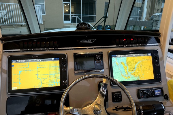 35ft Boston Whaler Yacht For Sale