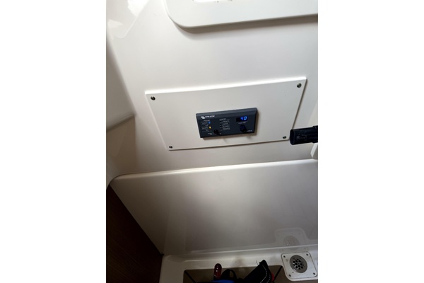35ft Boston Whaler Yacht For Sale
