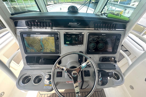 35ft Boston Whaler Yacht For Sale