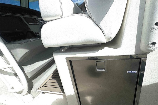 2014 Boston Whaler 35