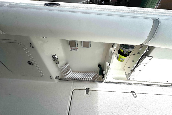 35ft Boston Whaler Yacht For Sale