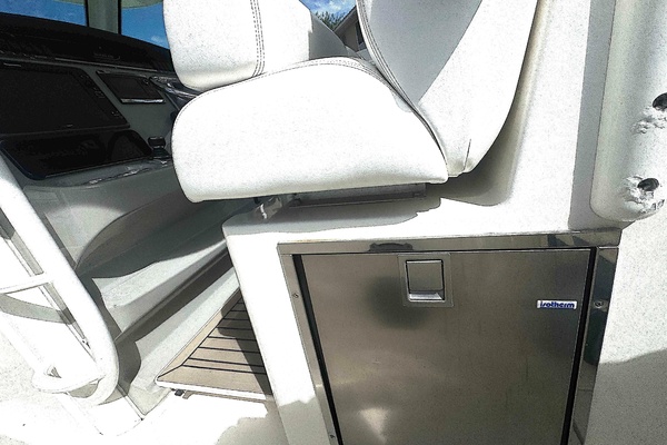 35ft Boston Whaler Yacht For Sale