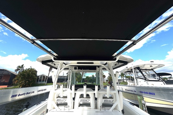 35ft Boston Whaler Yacht For Sale
