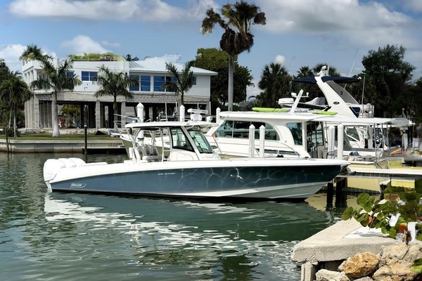 2014 Boston Whaler 35