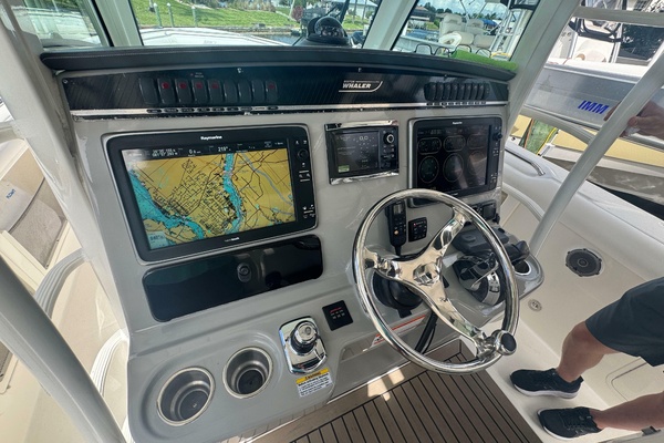 35ft Boston Whaler Yacht For Sale