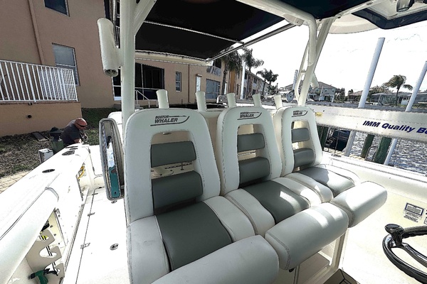 35ft Boston Whaler Yacht For Sale