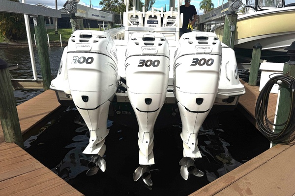 35ft Boston Whaler Yacht For Sale