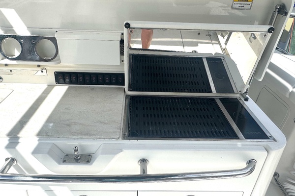 35ft Boston Whaler Yacht For Sale