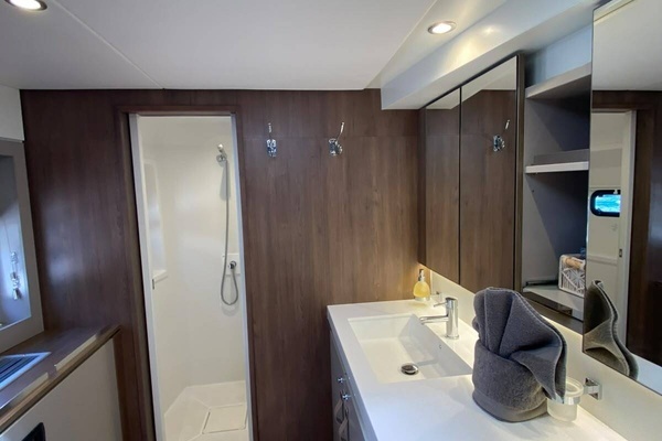 Bali 5.4 Yacht For Sale