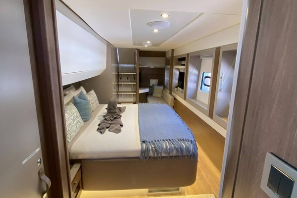 Bali 5.4 Yacht For Sale