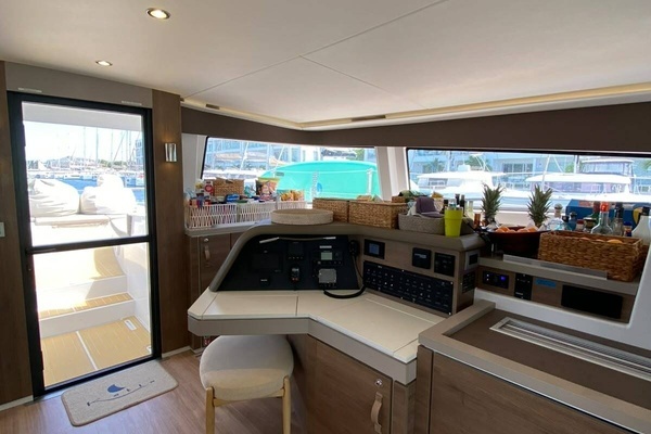 Bali 5.4 Yacht For Sale