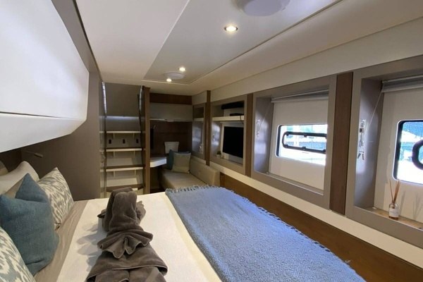 Bali 5.4 Yacht For Sale