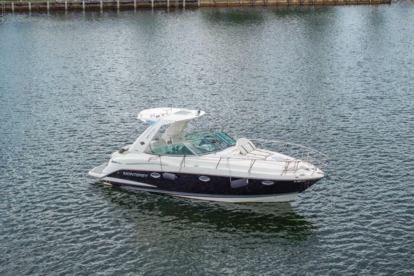 Photo of the 2014 Monterey 320 Sport Yacht "Party of 5"
