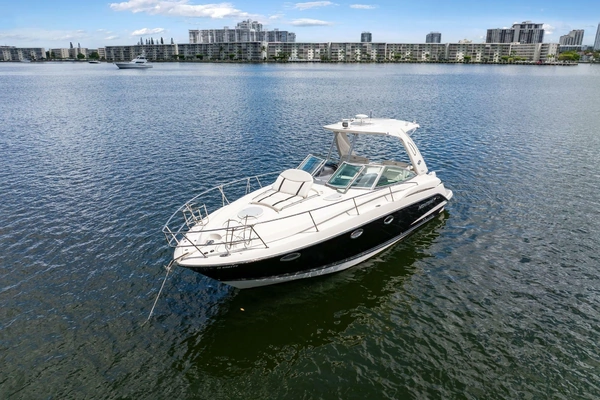 Photo of the 2014 Monterey 320 Sport Yacht "Party of 5"