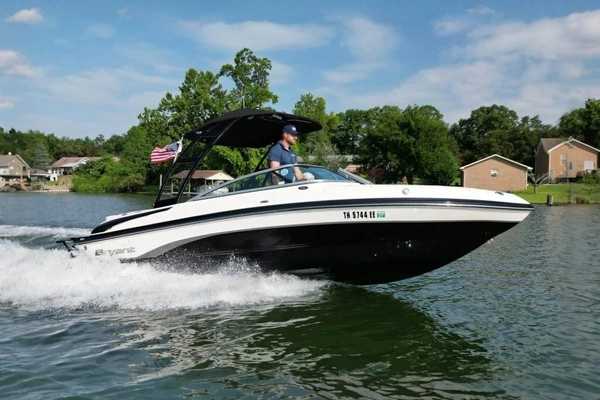 21-ft-Bryant-2013-210 Walkabout- Knoxville Tennessee United States  yacht for sale