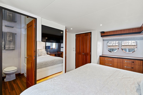 Elsewhere 61ft Hatteras Yacht For Sale