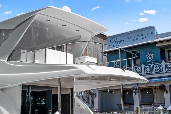 2013 Hatteras 61