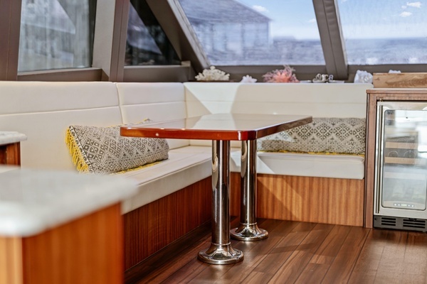 2013 Hatteras 61