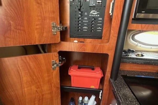 Love  amp  Luck 32ft Rinker Yacht For Sale