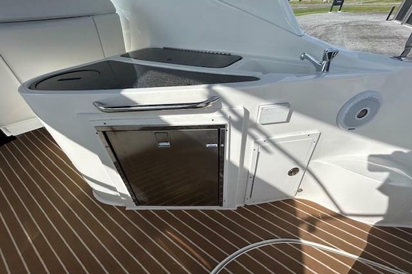 Love  amp  Luck 32ft Rinker Yacht For Sale