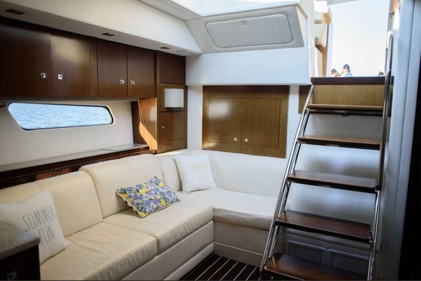 2012 Cruisers Yachts 48