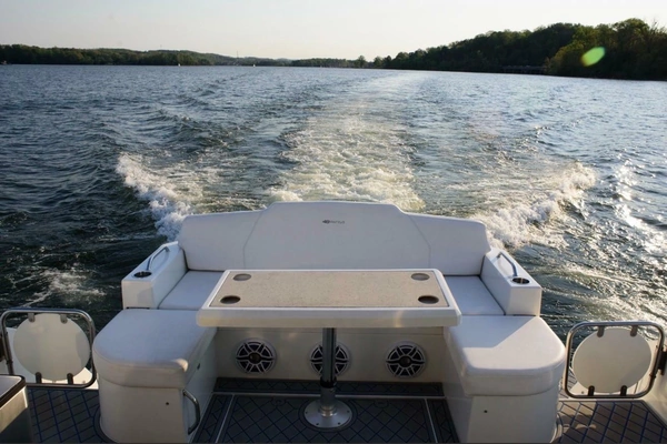 2012 Cruisers Yachts 48