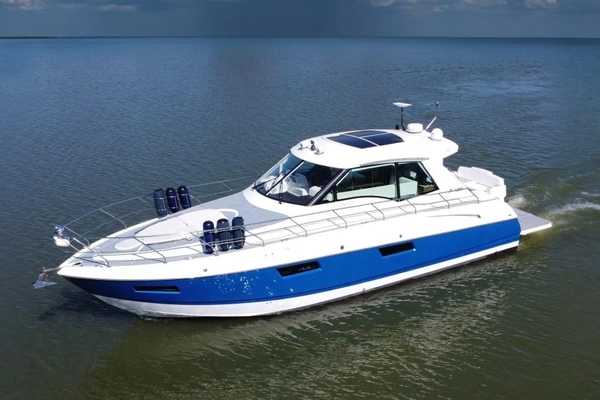 2012 Cruisers Yachts 48