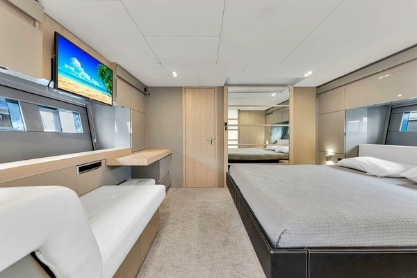 2012 Fairline 58