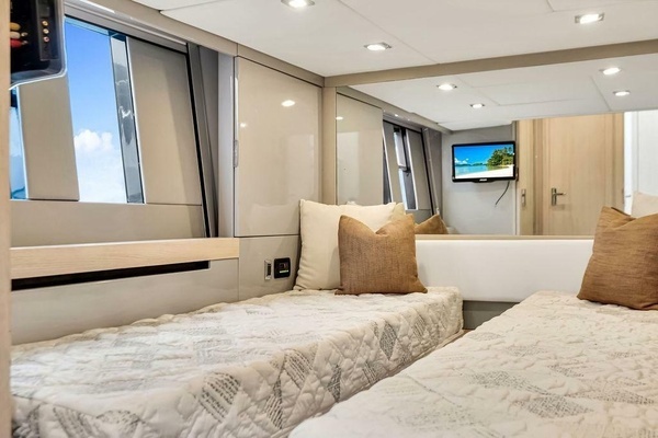 2012 Fairline 58