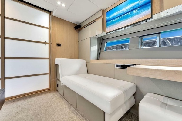 2012 Fairline 58