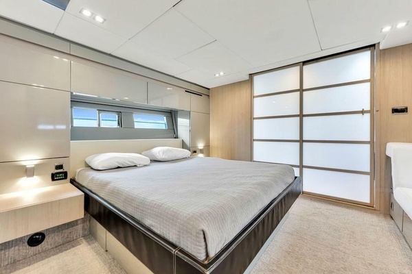 2012 Fairline 58