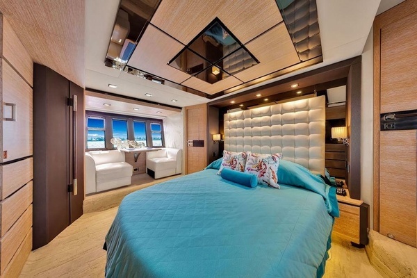 2011 Azimut 70