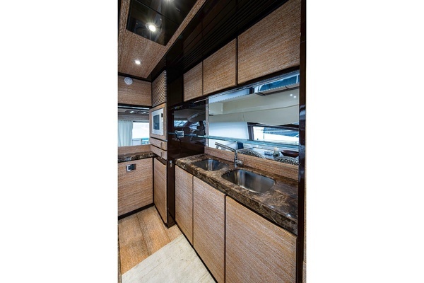 2011 Azimut 70