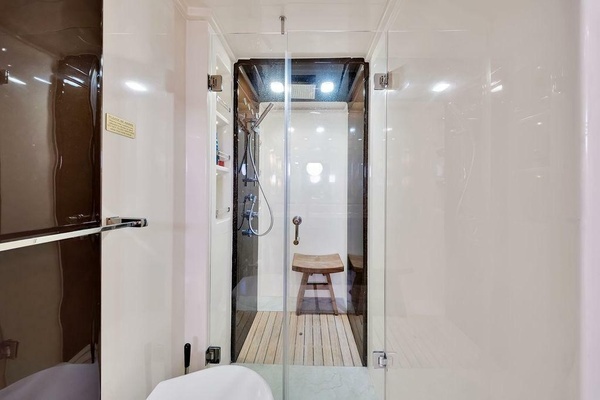 2011 Azimut 70