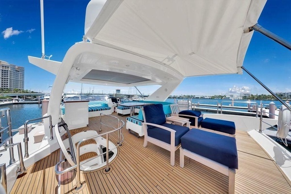 2011 Azimut 70